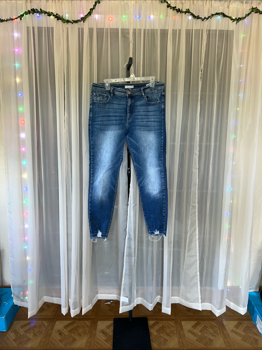 KanCan Medium Blue High-Rise Cropped Distressed Jeans